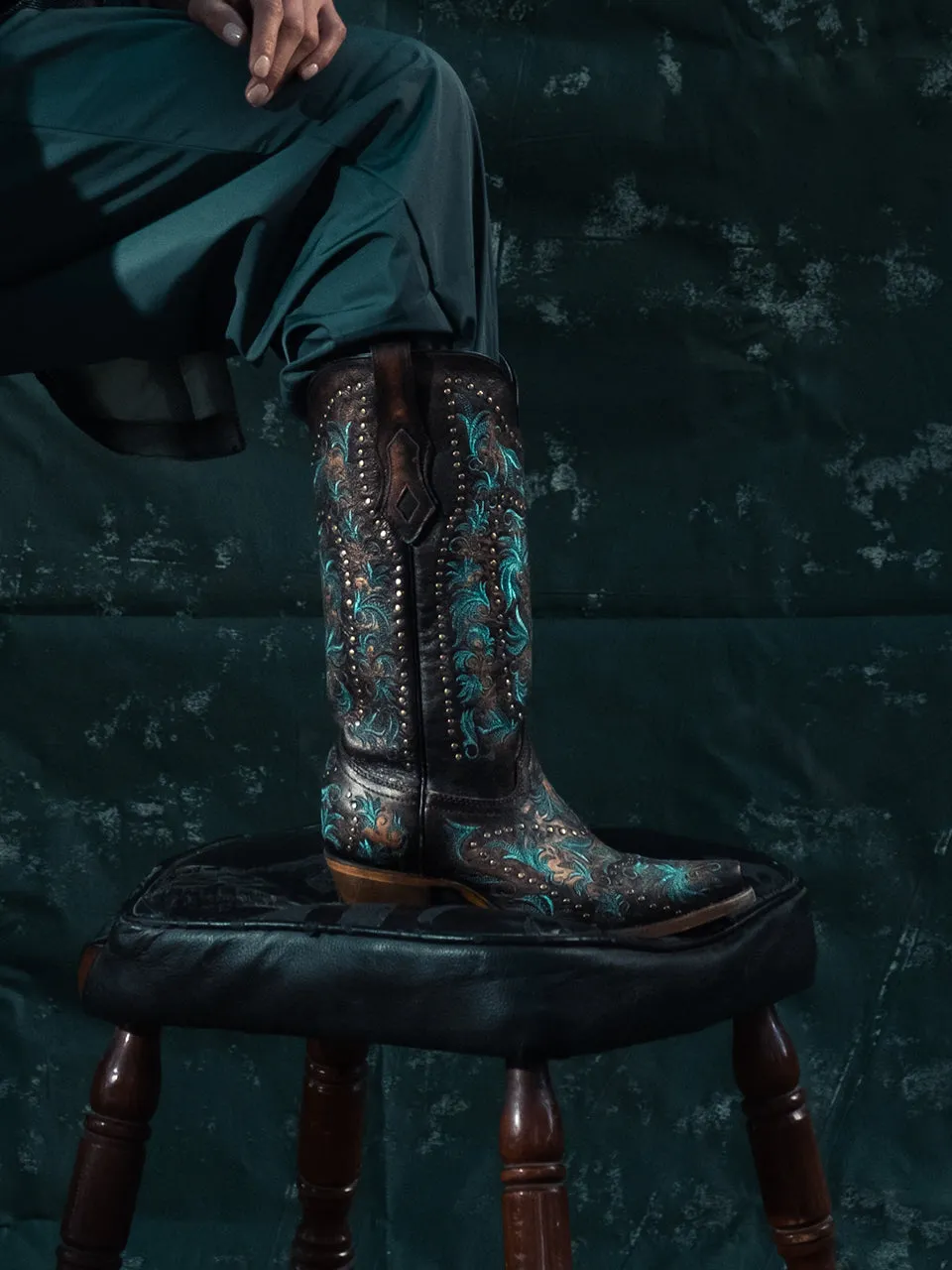 C3973 - WOMEN'S COPPER EMBROIDERY AND STUDS SNIP TOE COWBOY BOOT