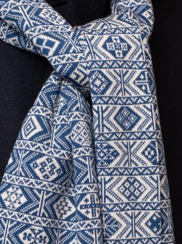 Design 1 - 2-colour Scarf in landmark design