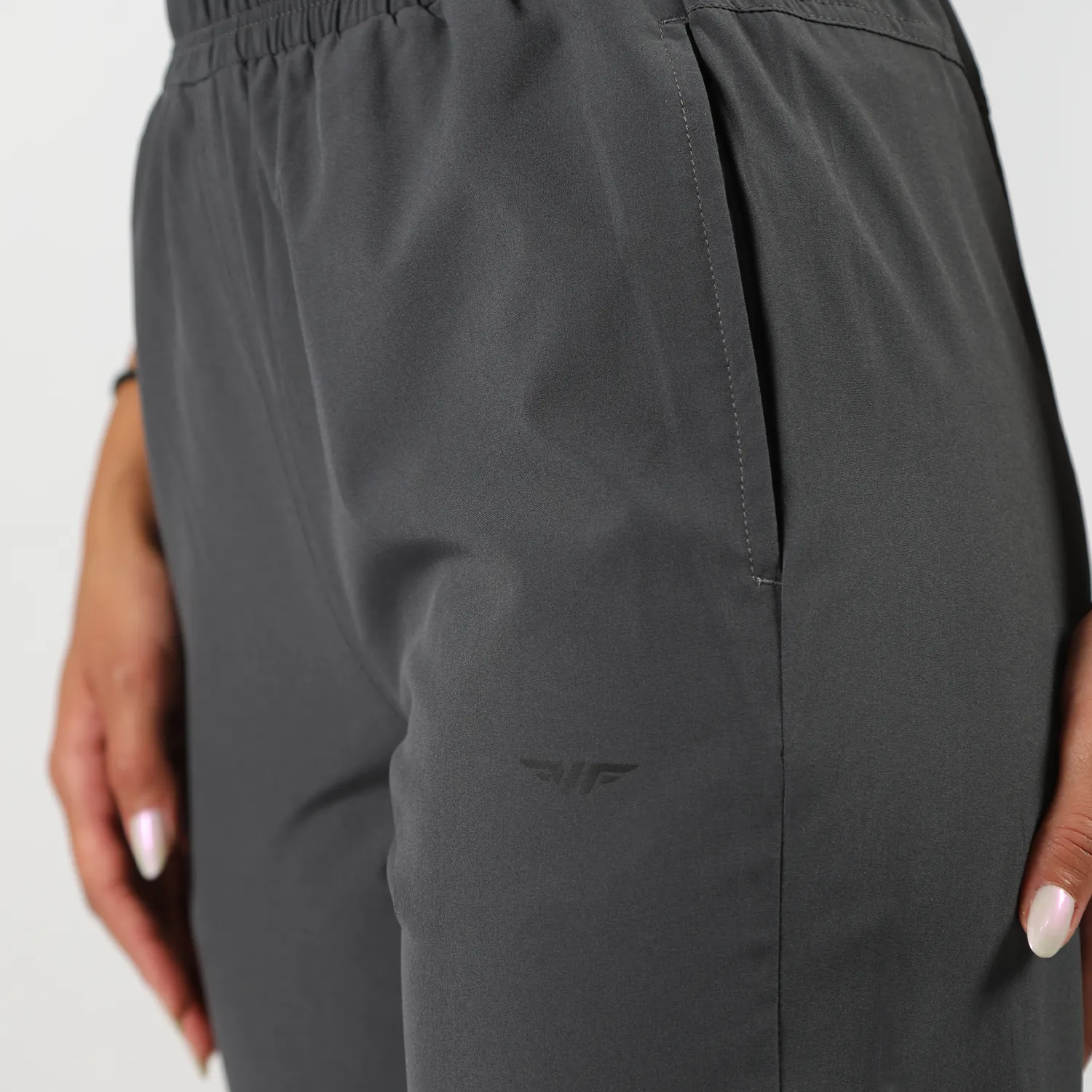 WOMEN-GO-BEYOND TRAINING PANT (ASPHALT-GREY)